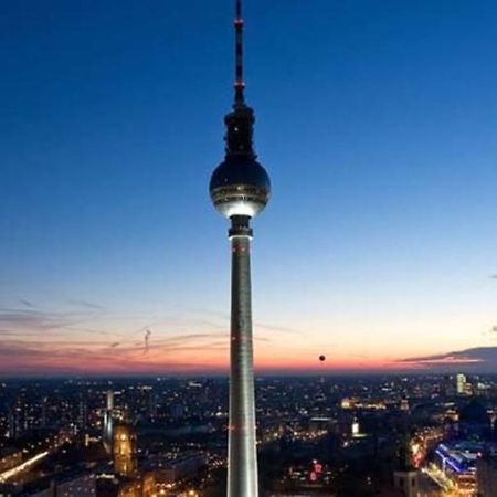 Romantic Style Apartment Berlin Alexanderplatz Bagian luar foto
